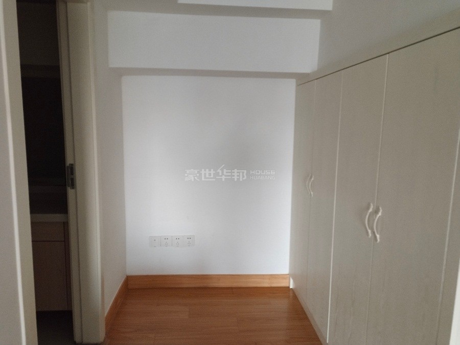 次卧