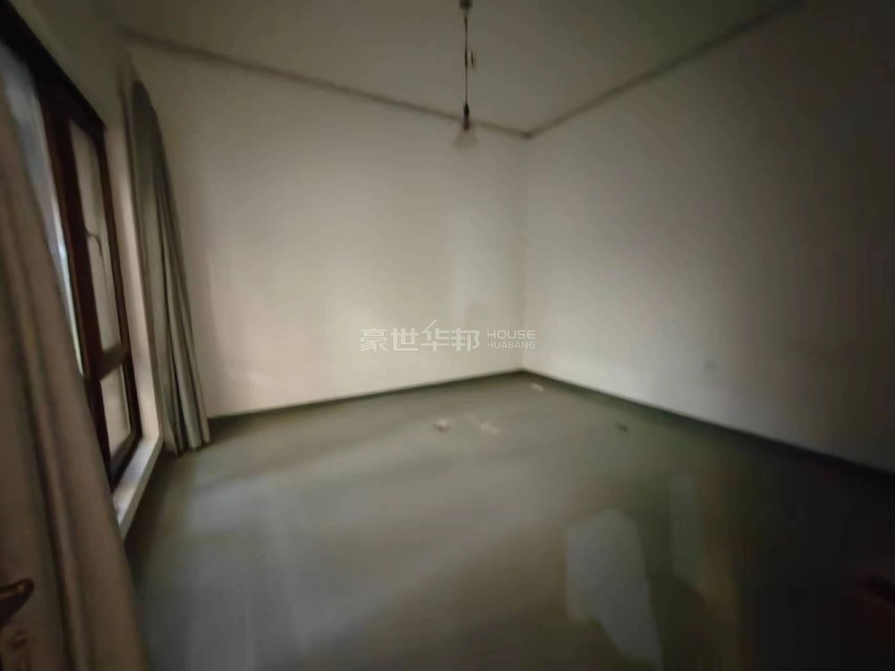 次卧
