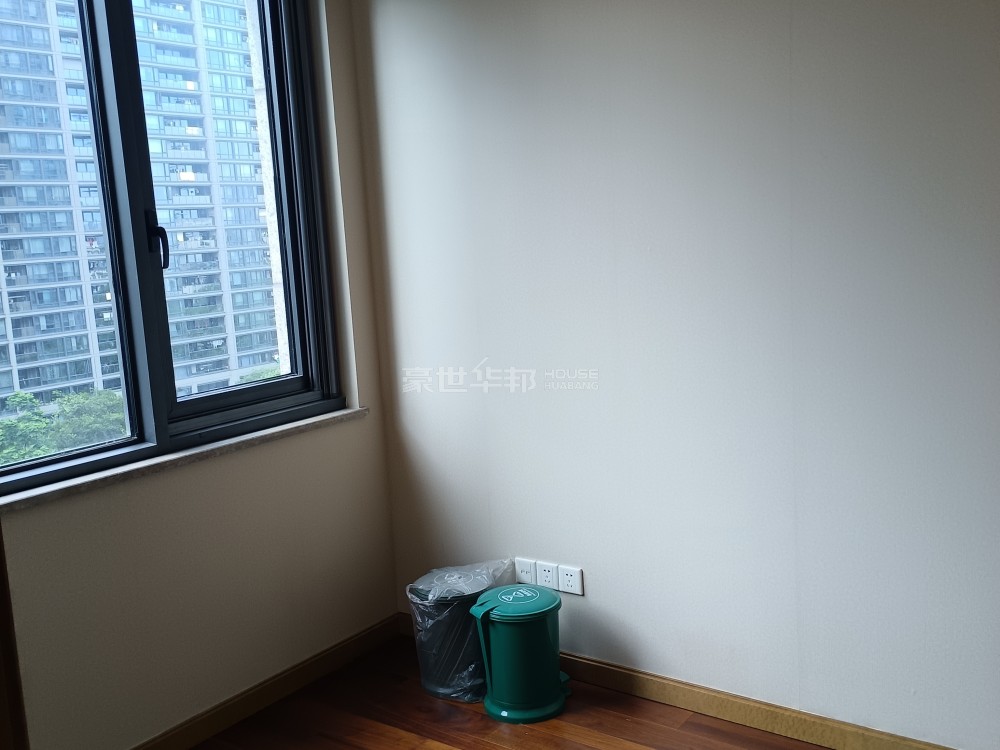 次卧